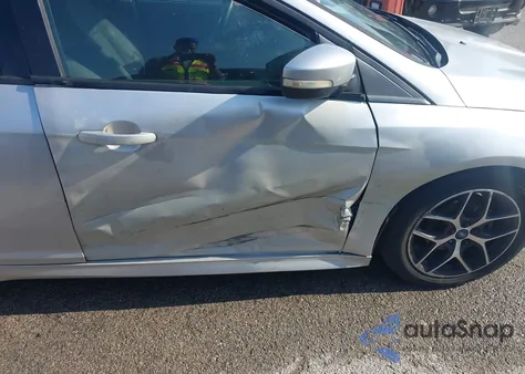 2016 Ford Focus Se z USA, uszkodzony, nr VIN 1FADP3F24GL314885